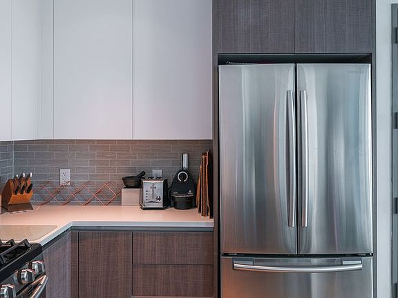 3rd image of 14-01 Broadway APT 3B