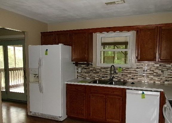 5th image of 1105 Pinewood Dr