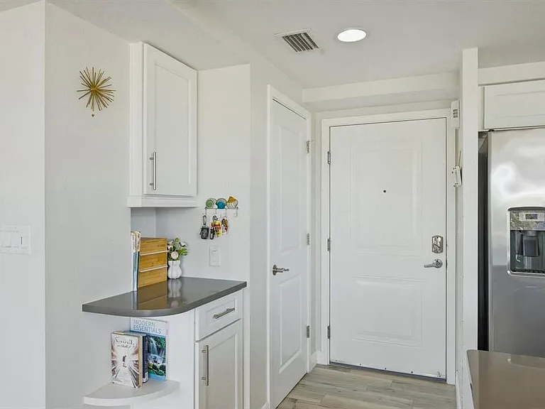 223 Island Way #2D — Photo 6