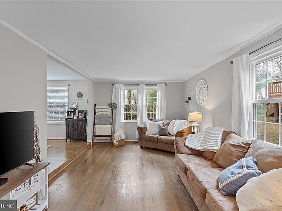 3rd image of 5912 New England Woods Dr