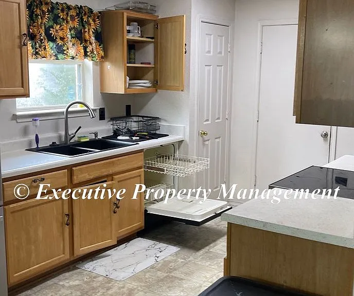 208 Mesquite Cir — Photo 4