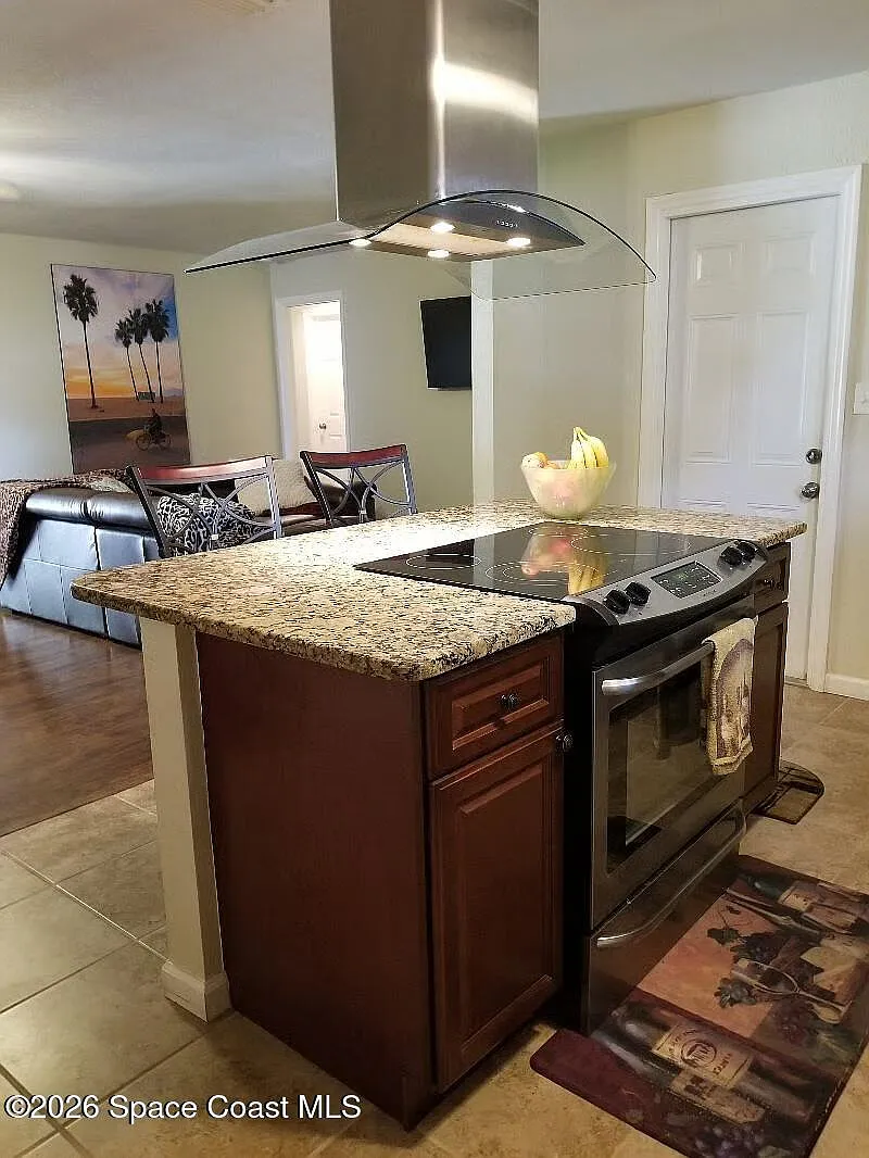 3 bed, 2.0 bath, 2258 sqft, $3,200 — Photo 4