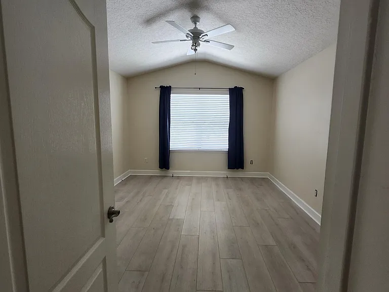 201 Edgeford Ct — Photo 26