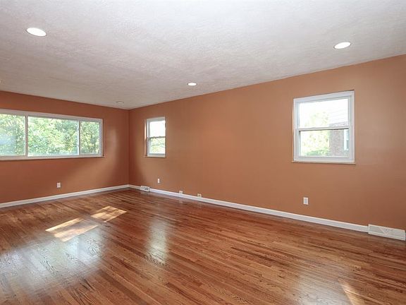 3rd image of 8497 Fernwell Dr