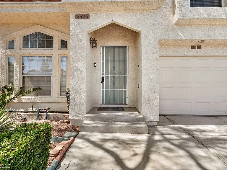 7926 Rosellen Ave — Photo 2