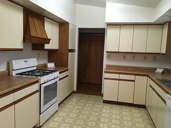 2nd image of 5650 Grapevine Dr