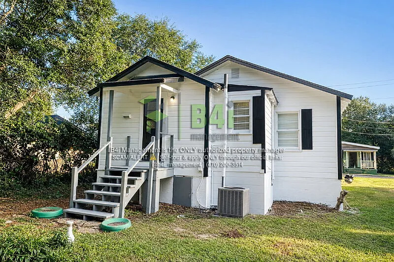 3 bed, 1.0 bath, 806 sqft, $1,100 — Photo 2