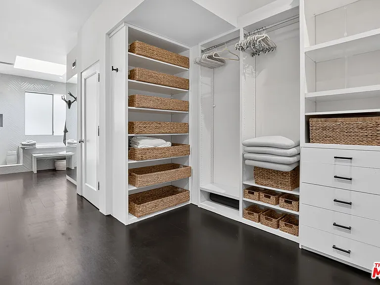2425 Clement Ave — Photo 33