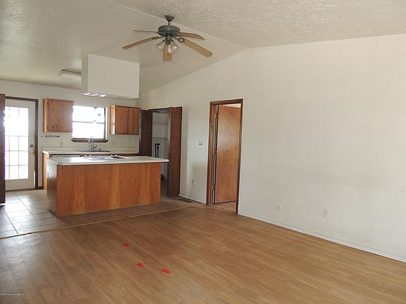 3rd image of 5601 Plaza Dr