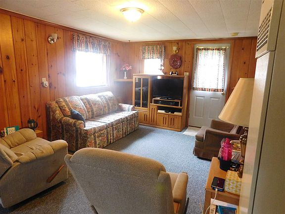 3rd image of 9884 Poole Dr