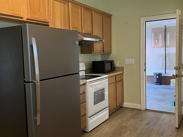 Kitchen (downstairs)