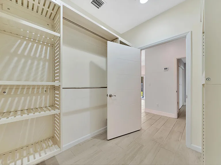 2388 E Edgewater Dr — Photo 16