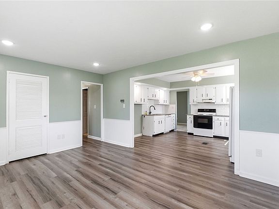 4th image of 1146 Stewart Ave