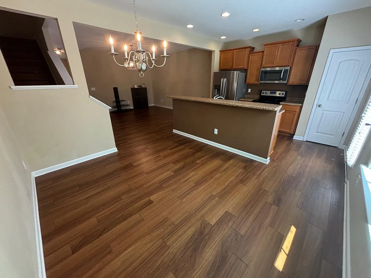 3 bed, 2.5 bath, 1613 sqft, $1,799 — Photo 4