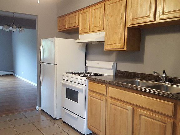 3rd image of 1420 W Estes Ave APT 1B