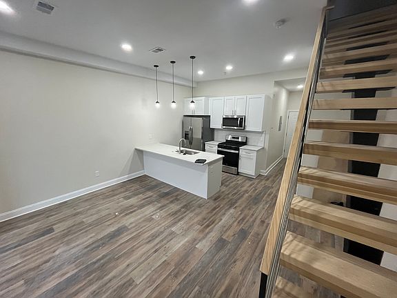 5th image of 1401 S Broad St Floor 1