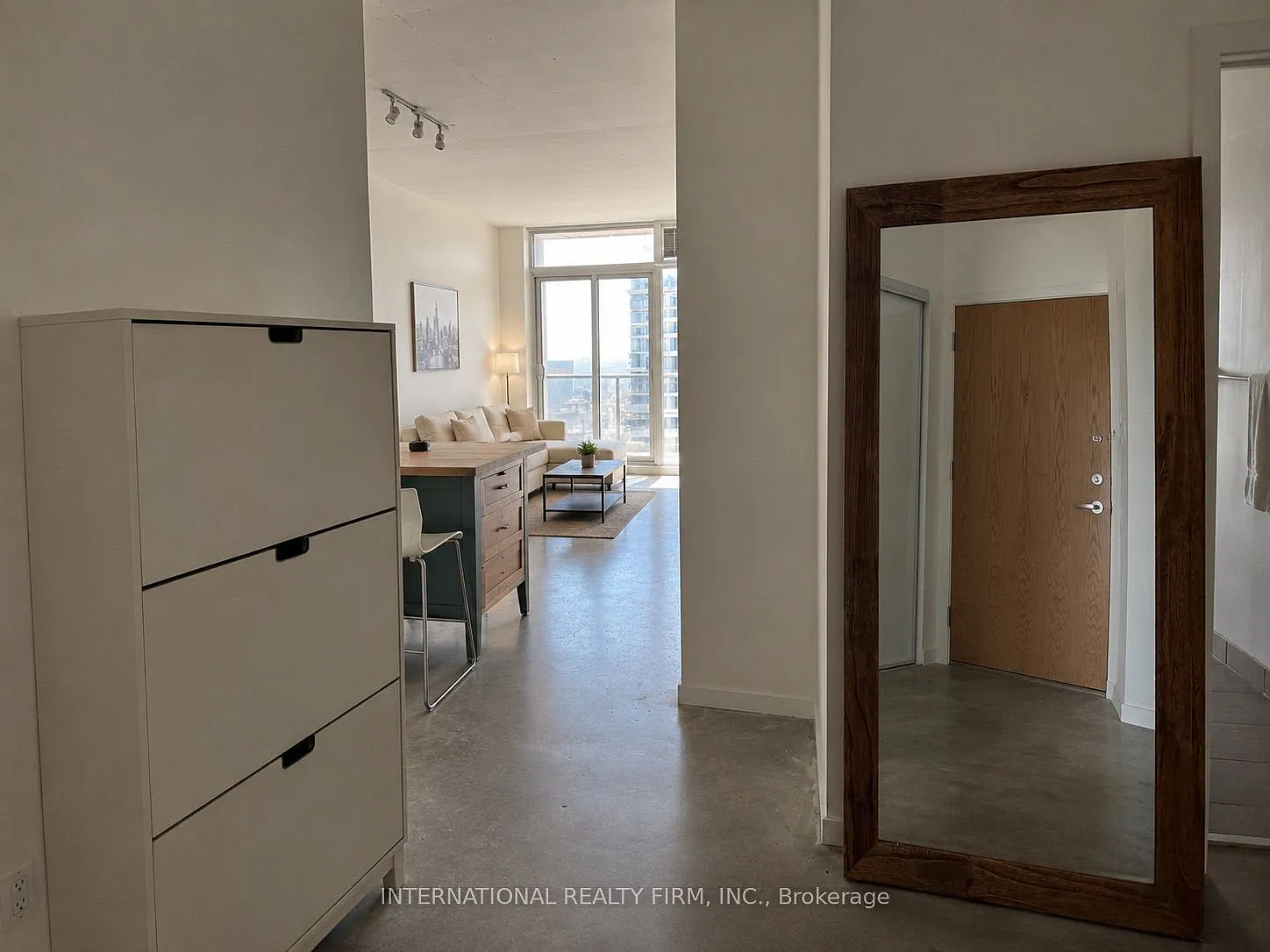 Westside Gallery Lofts — Photo 4