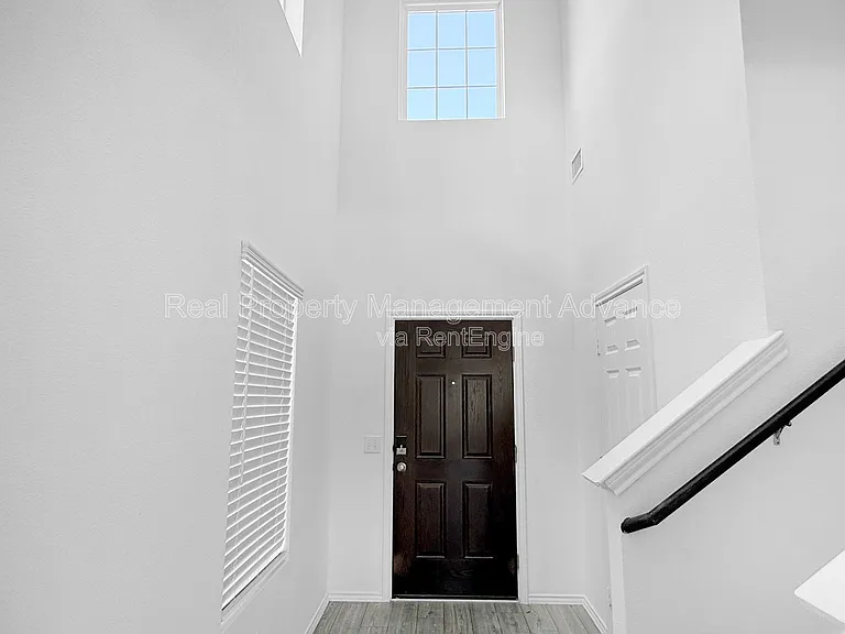 846 Breakwater Dr — Photo 3