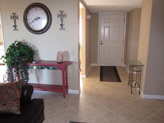 4th image of 726 W Paseo Del Prado