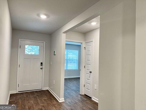 3rd image of 38 Autumns Wood Dr