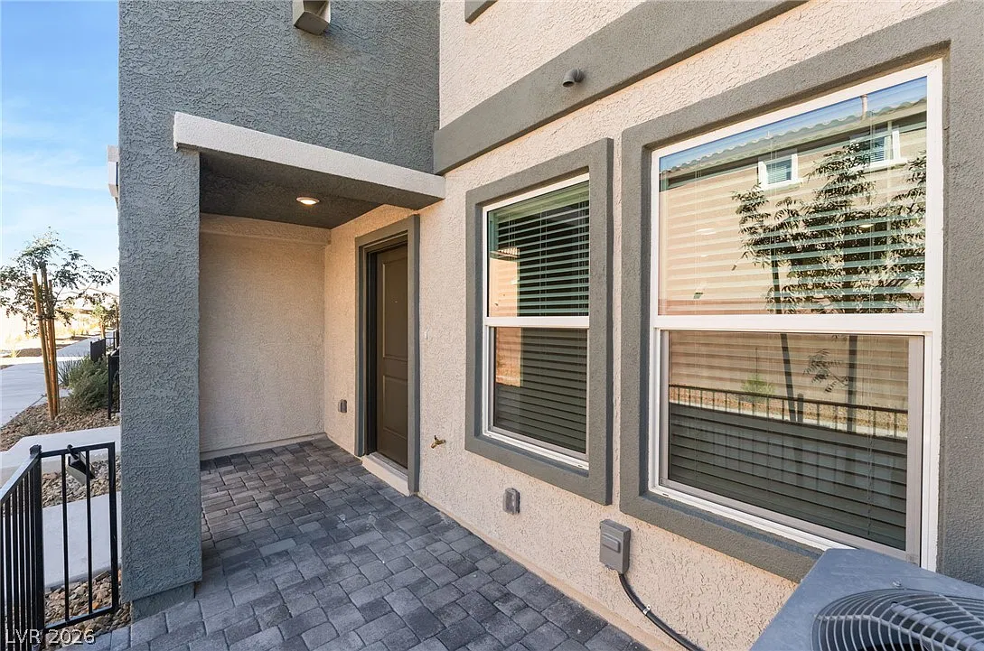 3 bed, 2.5 bath, 1309 sqft, $2,300 — Photo 4