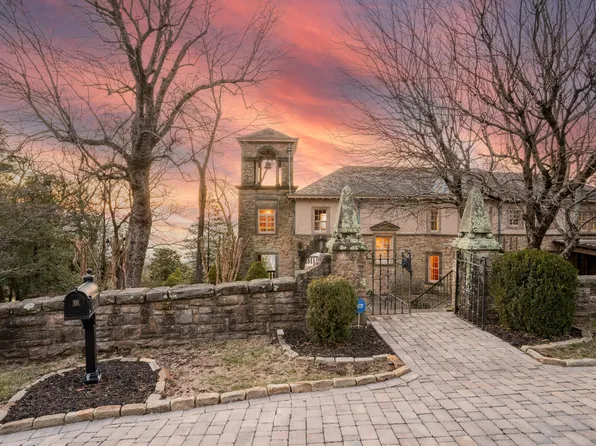 710 W Brow Rd, Lookout Mountain, TN 37350