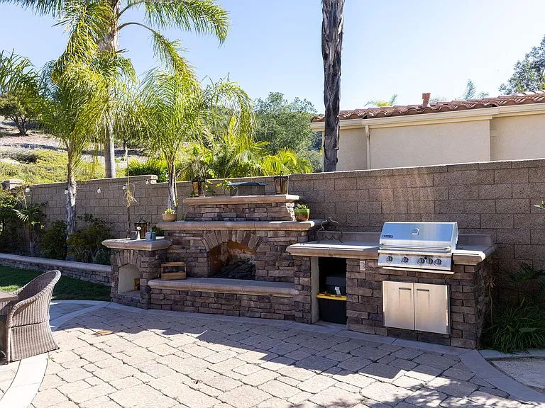 18652 Topanga Canyon Rd — Photo 27