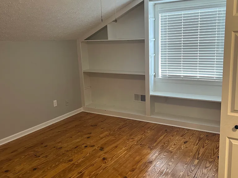 515 Paddock Ln — Photo 17