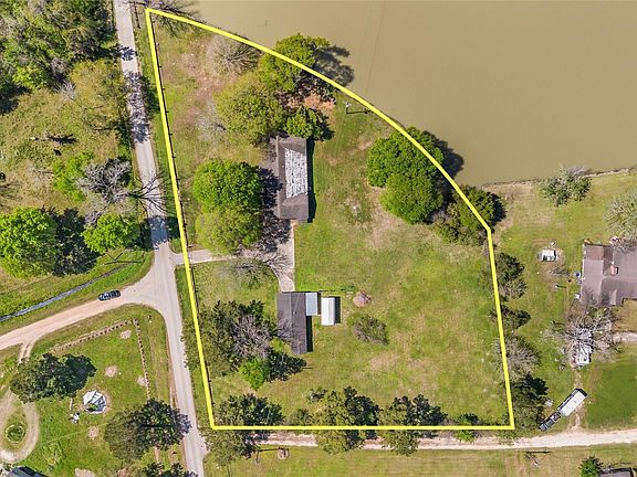 2nd image of 1633 River Rd