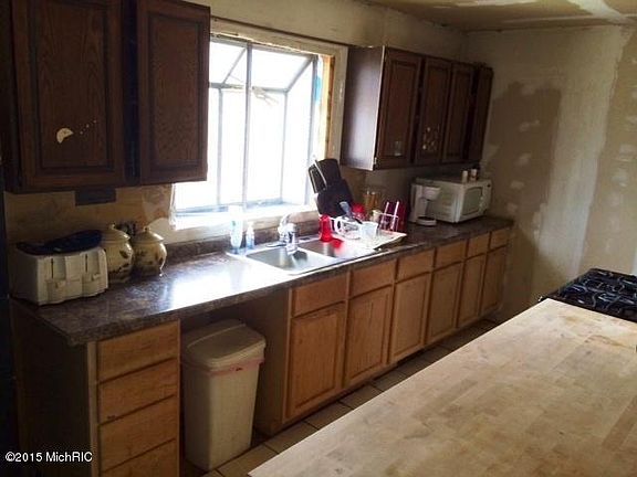 3rd image of 14218 McClelland Ave