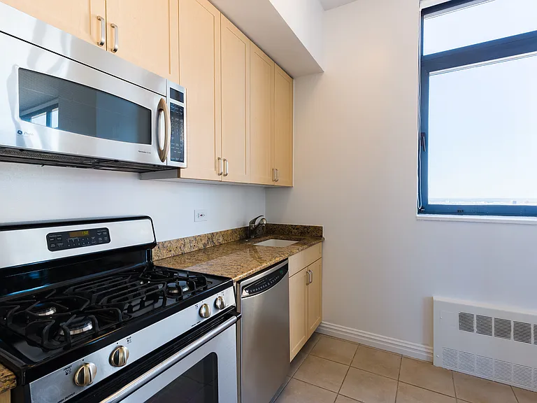 235 W 48th St #43J — Photo 9