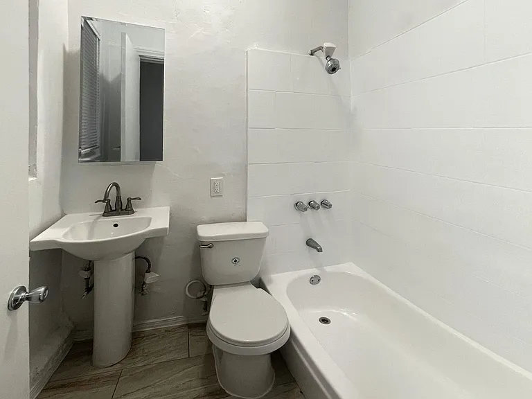BU2 - 625 Burlington Apts — Photo 6