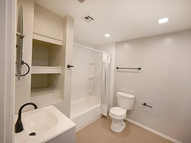 1401 S Lowry St — Photo 11