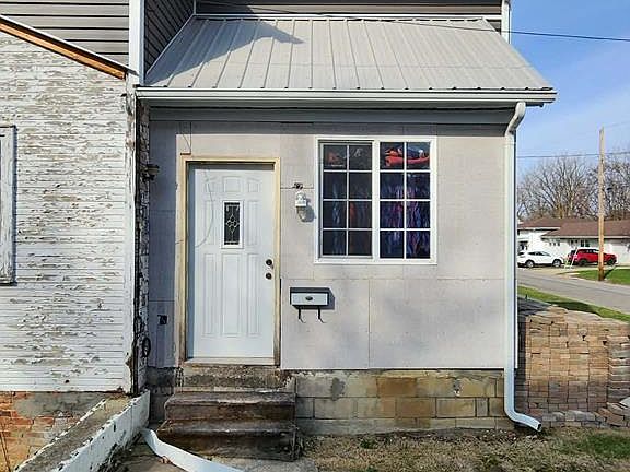 2nd image of 611 W Warren St