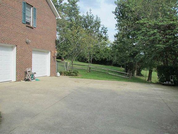 2nd image of 412 Michelle Ct