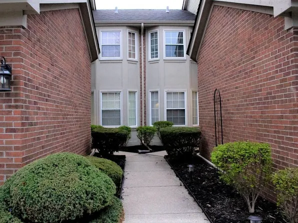 18675 Hilltop Ct, Riverview, MI 48193