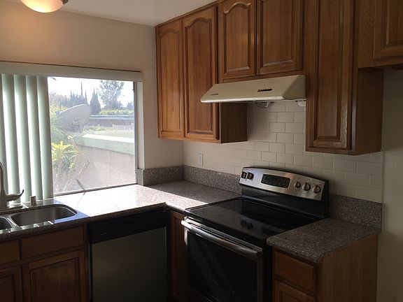 4th image of 18524 Mayall St Unit B