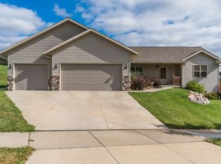 1730 Valley View Dr, Baraboo, WI 53913