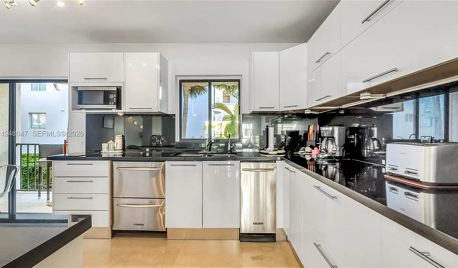 Bay Harbor Townhouses Con — Photo 2