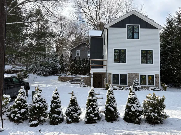 (undisclosed Address), Wellesley, MA 02482