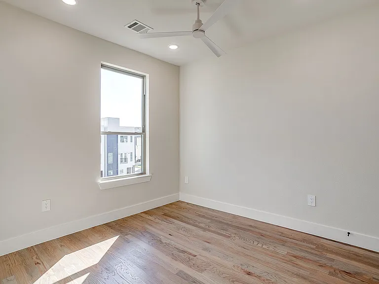 2820 Weisenberger St #102 — Photo 27