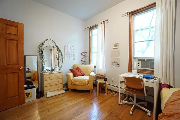 Rented by Rennit Inc. | media 21