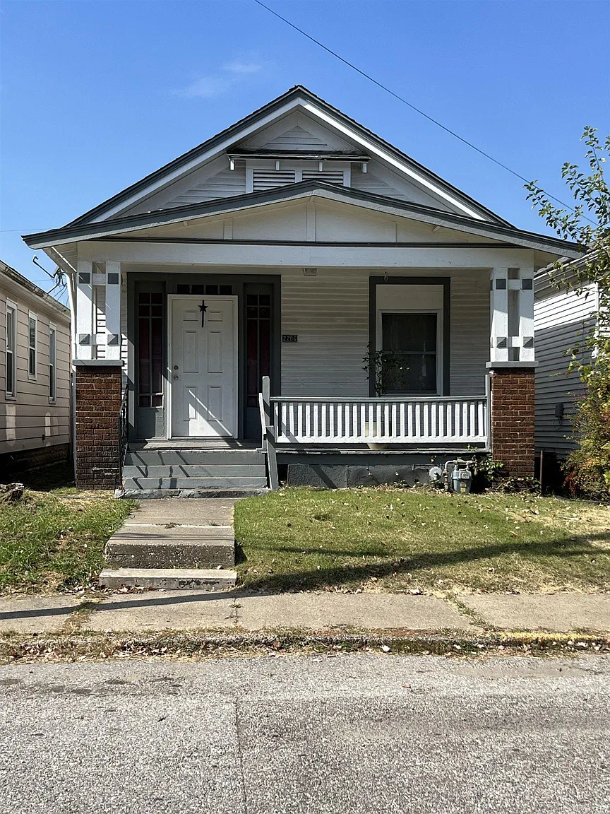 2206 N 5th Ave photo 1