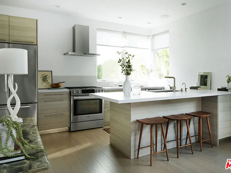 927 Hyperion Ave — Photo 1