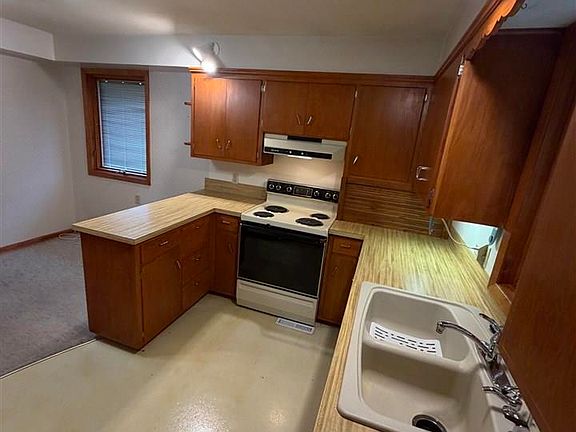 4th image of 315 Floral Ave