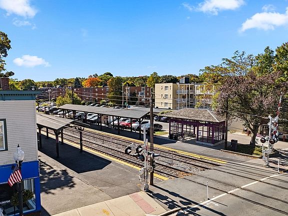 5th image of 31-31 W Wyoming Ave #33