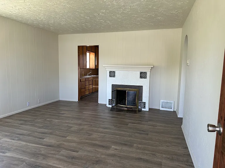 721 Main St — Photo 2