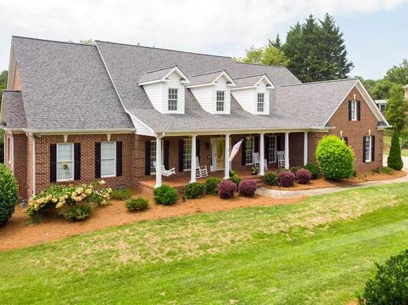 5809 Willow Way Ct, Oak Ridge, NC 27310