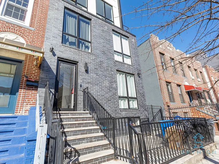 321 Woodbine St #1R — Photo 10