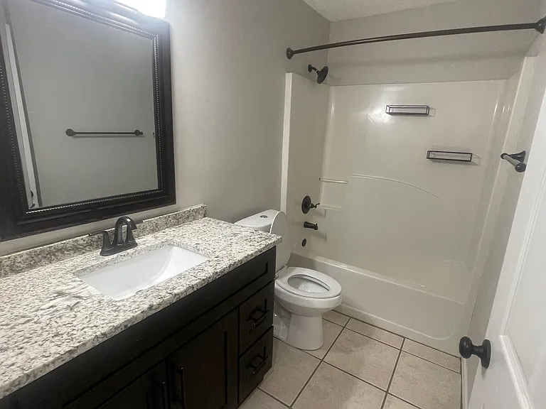 402 Peregrine Ct — Photo 8
